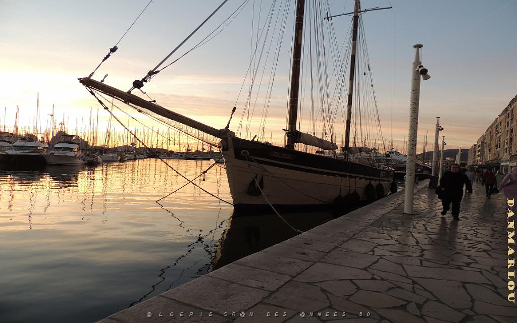 2025 11 28 TOULON EN SOIREE -  LE PORT ET ILLUMINATIONS VILLE (1).jpg